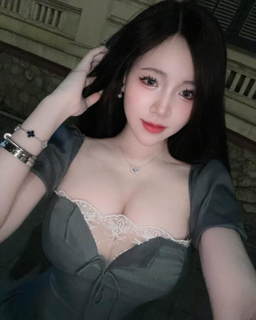 Gái Đẹp Hở Những Thách Thức Đạo Đức Và Giới Hạn Của Nội Dung Trực Tuyến Hiện Nay